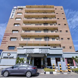 Hotel Oyo 411 Moon